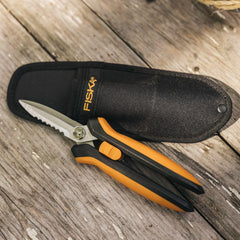 Fiskars close-up of blade tip, precision cutting and durability