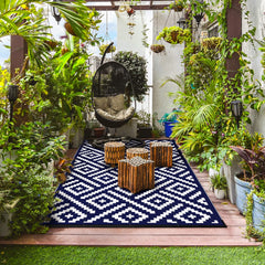 GENIMO rug under patio table enhancing outdoor space and comfort