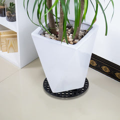KVMORZE plant pot placed on riser demonstrating improved drainage and stability