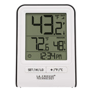 La Crosse Technology front display showing temperature and humidity, easy reading benefit