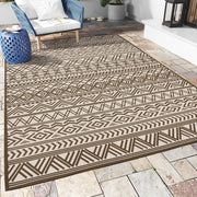 MontVoo front view on patio showing full pattern and size benefit
