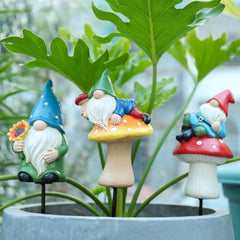 Ovewios gnome planted in a flower pot showing easy stake installation