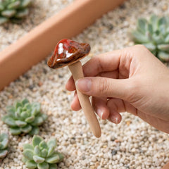 Peohud ceramic mushroom side profile showing stem shape benefit: stable placement