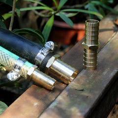 SIGURANTA kit packaging overview with six brass connectors and twelve clamps for repairs