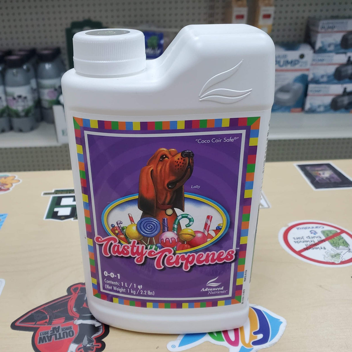 Advanced Nutrients bottle front view showing label and easy dosing benefit