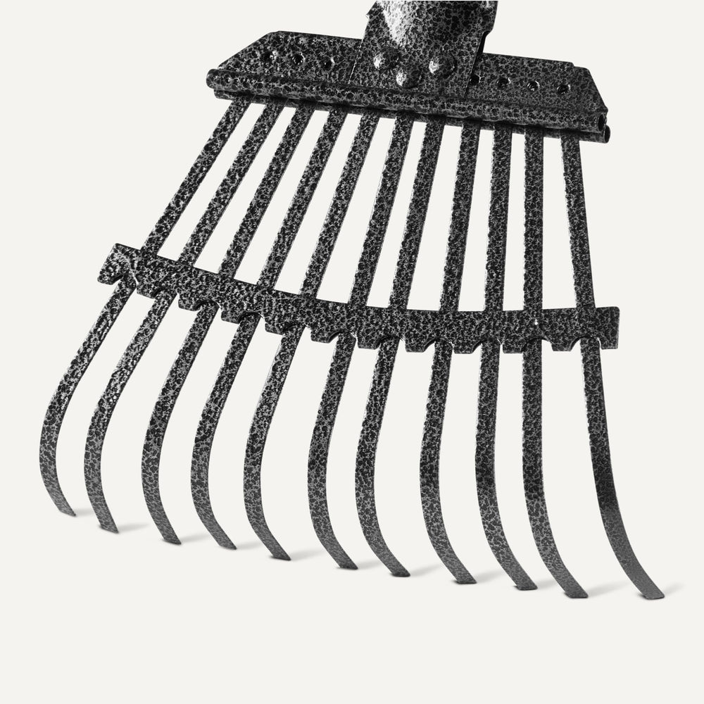 Amazon Basics rake head closeup showing tines for gentle debris removal without damage