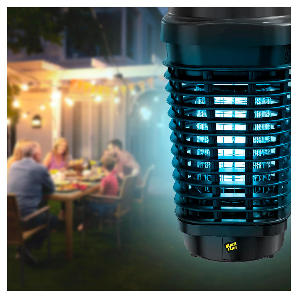 Black Flag BZ-15 UV white lamp close-up highlighting strong insect attraction
