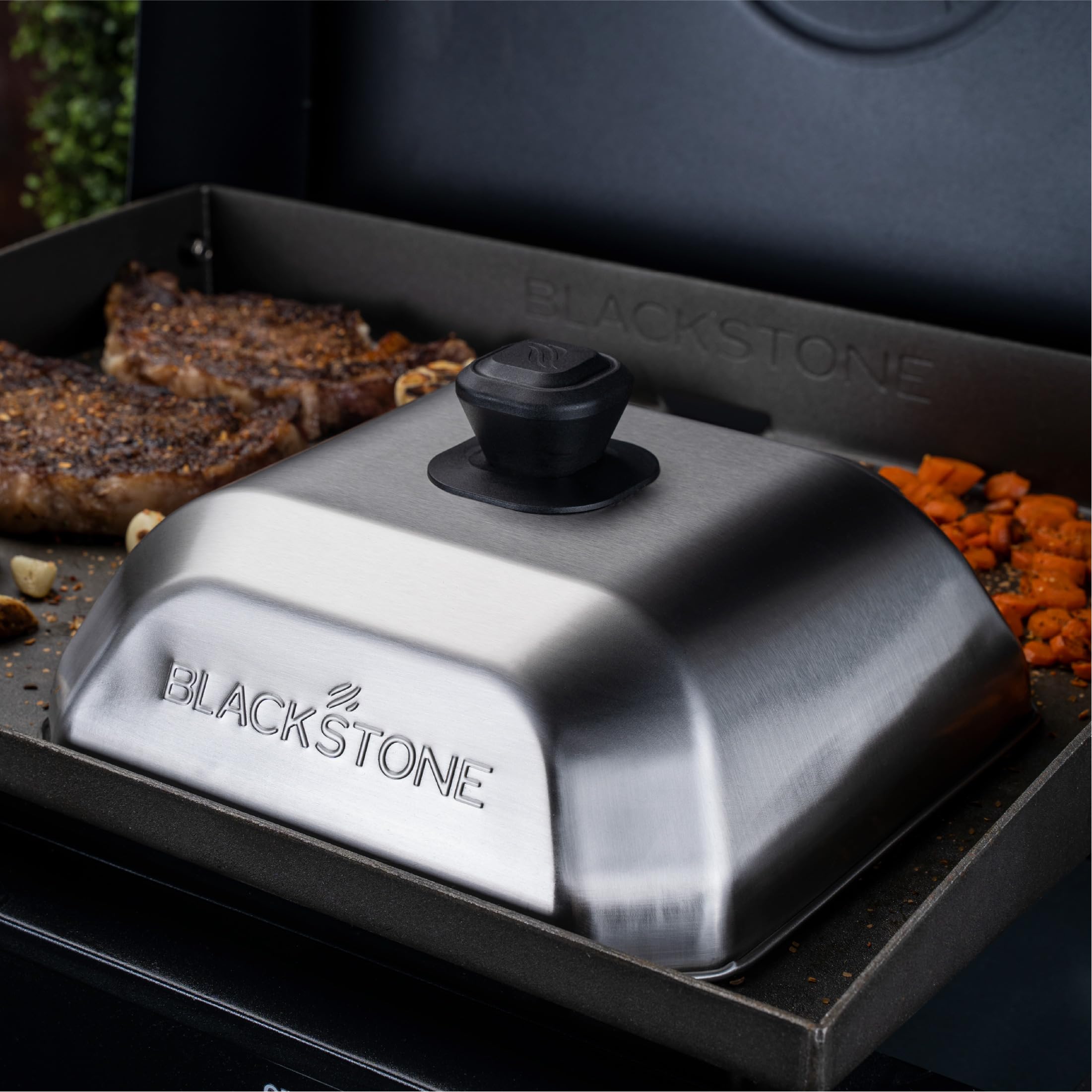 Blackstone heat-resistant handle closeup for safe lifting and better control