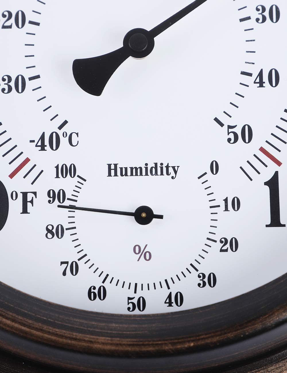 CHIVENIDO hygrometer scale detail showing humidity range and reliable monitoring