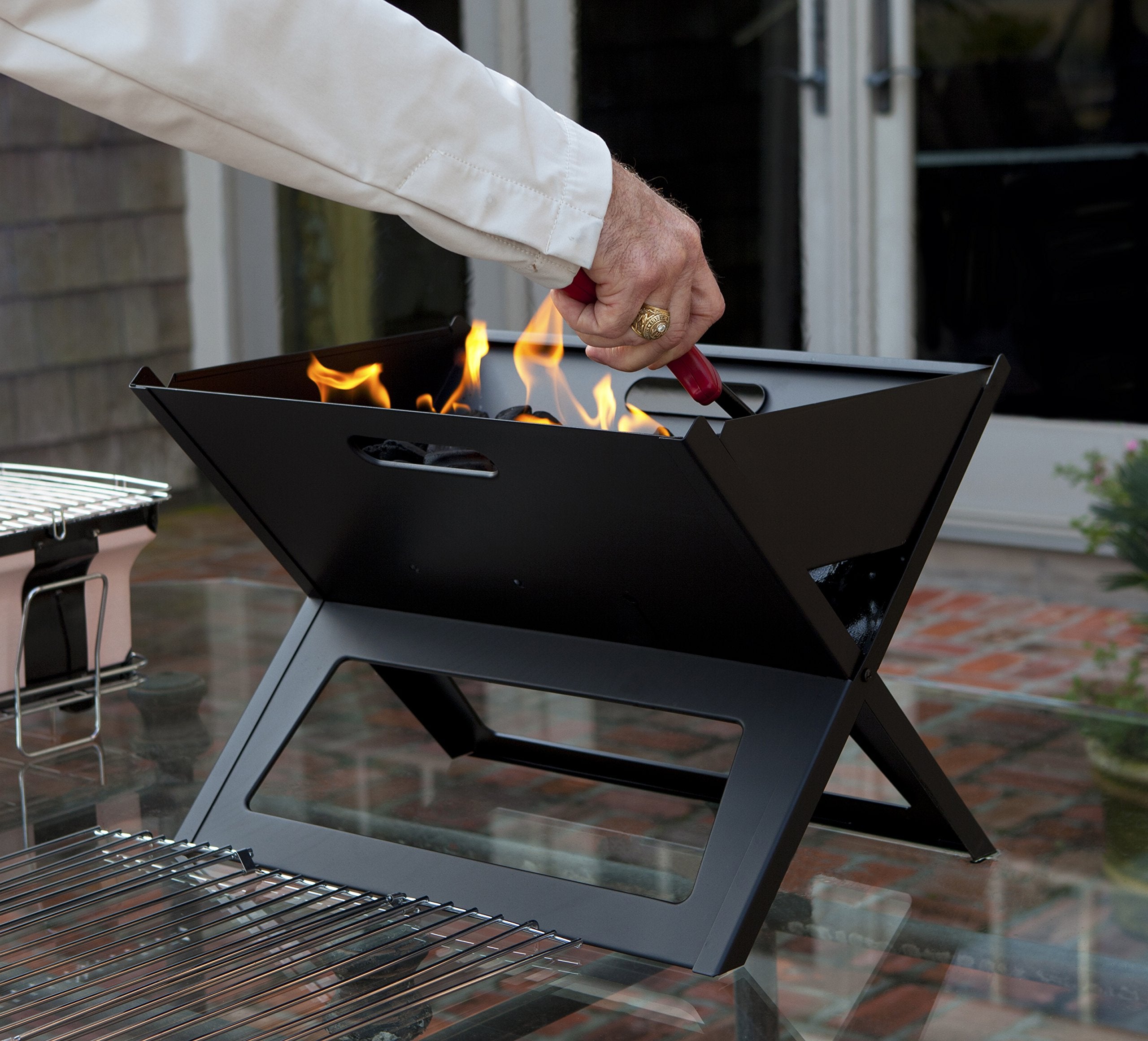 Fire Sense cooking grate close-up showing 3.5mm bars for stable grilling performance