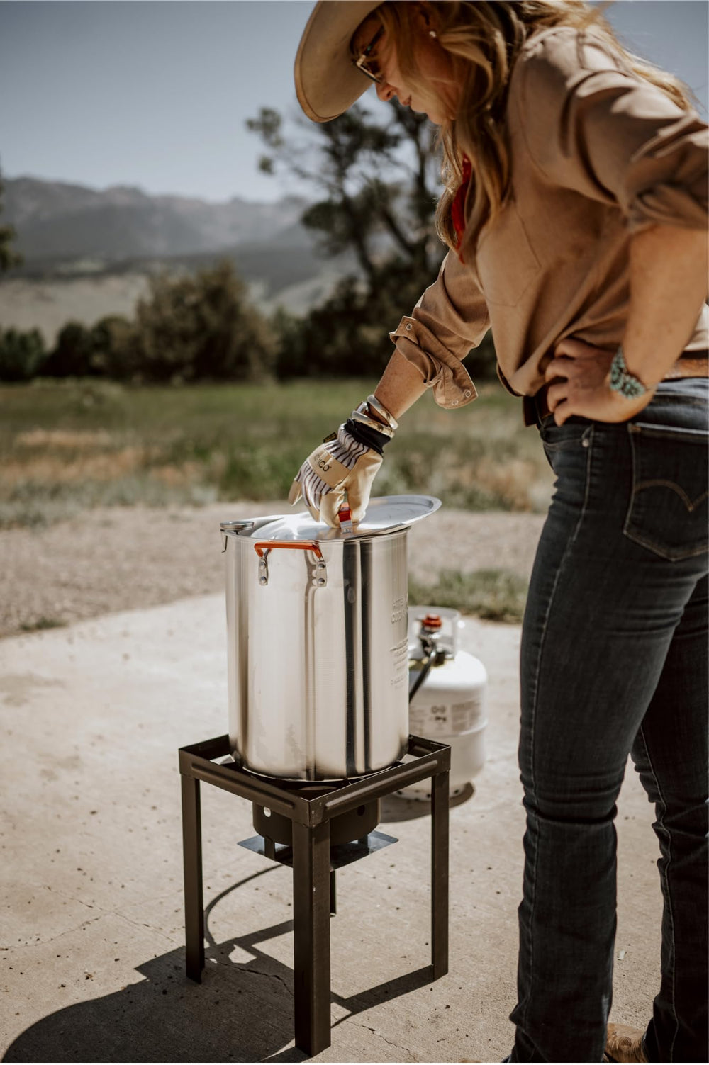 Gas One turkey on rack inside pot for secure lifting and draining