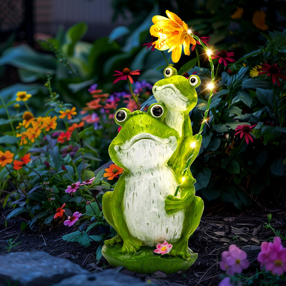 GIGALUMI frog statue front view showing charming design and curb appeal