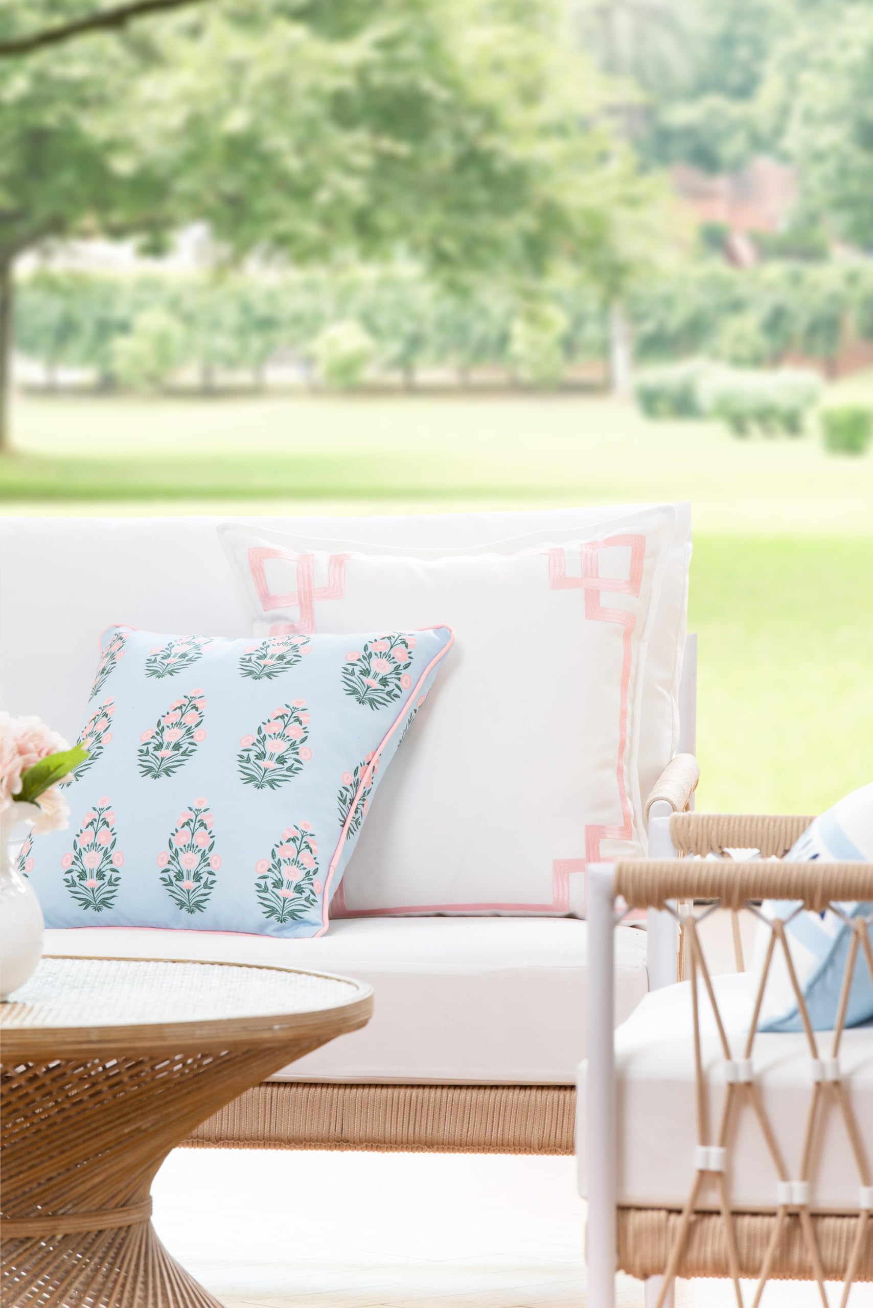 Hofdeco Premium close-up of floral print and texture, highlights durable weave