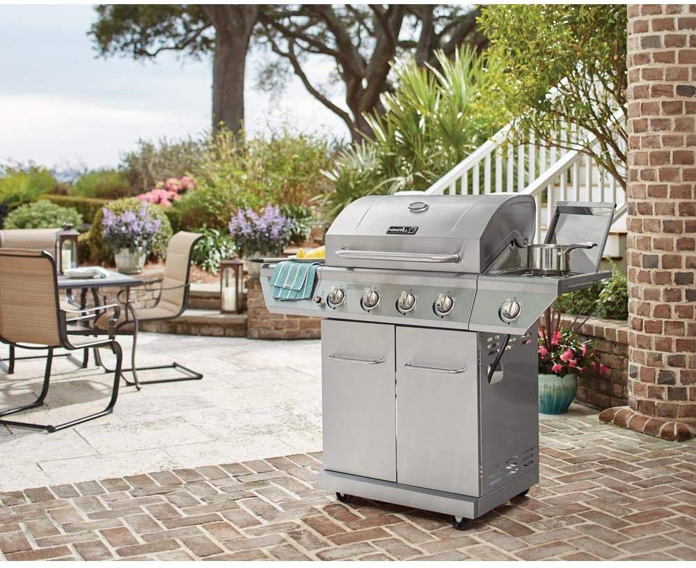 Hongso backyard grill setup with plates installed improving even cooking benefit