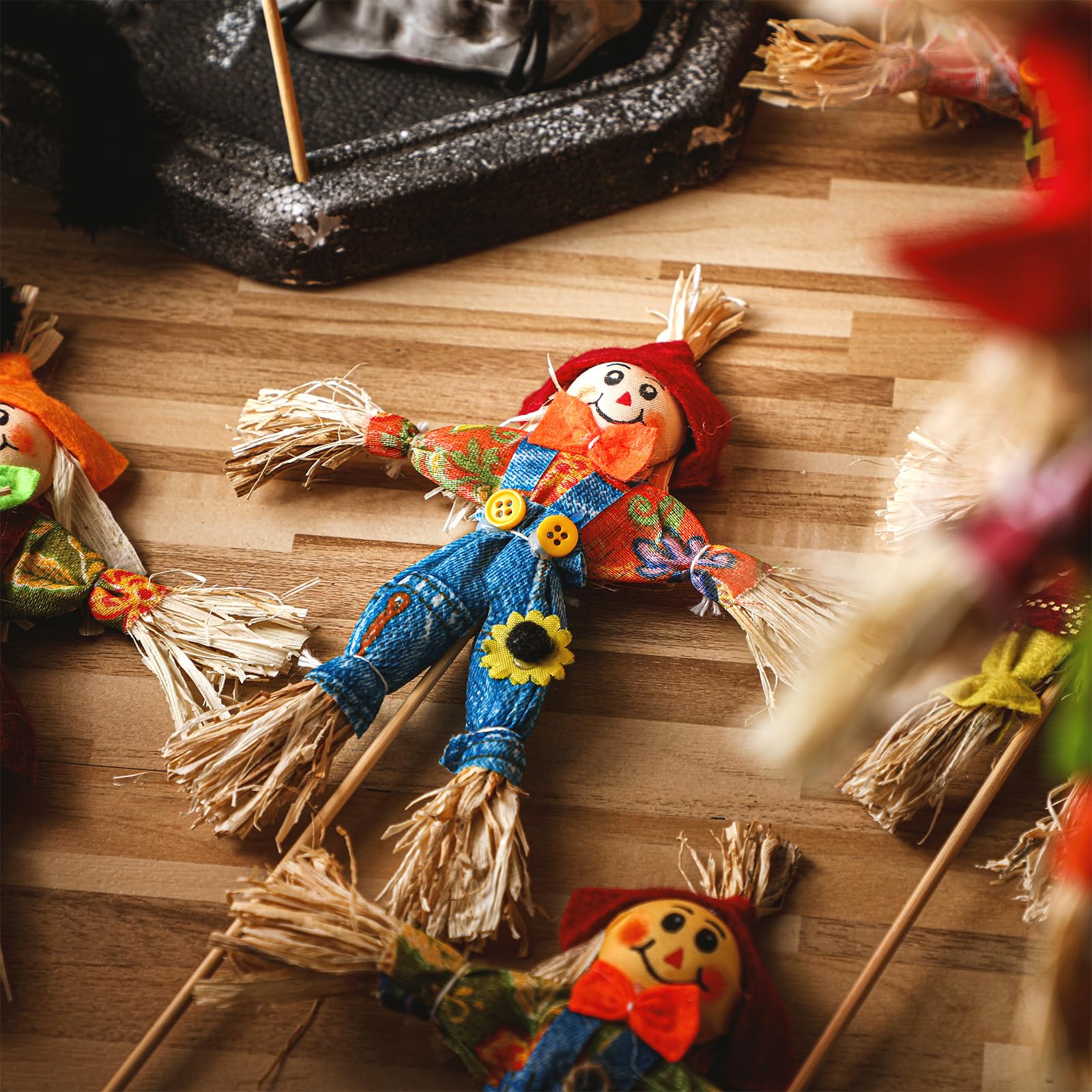 Jenaai box with 24 scarecrow decorations, bulk quantity perfect for large displays
