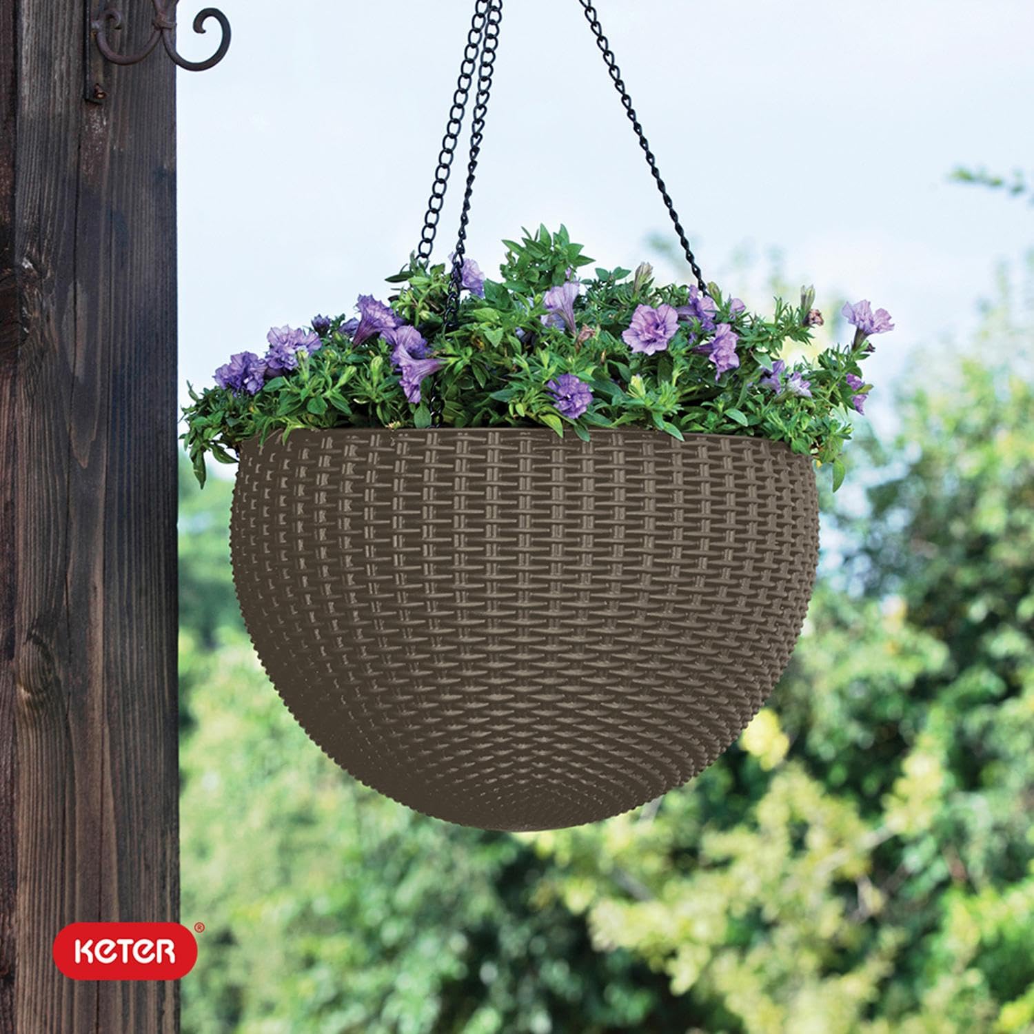 Keter detail of drainage plug and sealed inner bowl offering flexible indoor or outdoor use