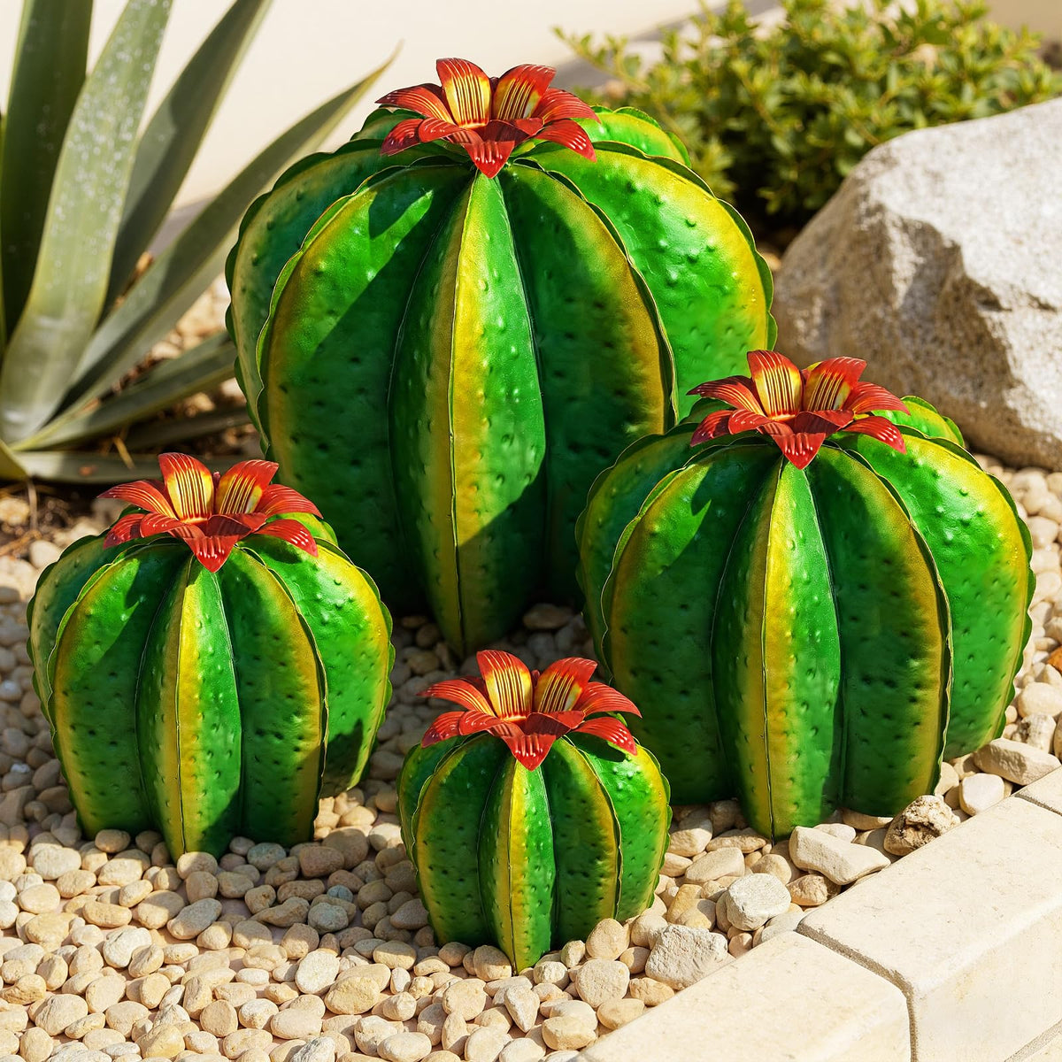 KODIBO front pack view showing four cactus sculptures and color contrast benefit
