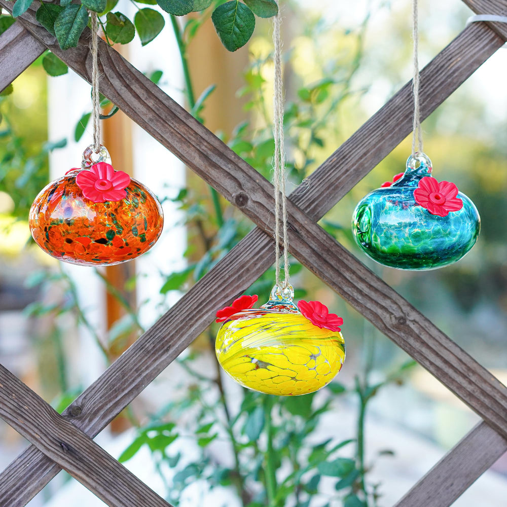 KRISININE three feeders clustered on branch as decorative garden set