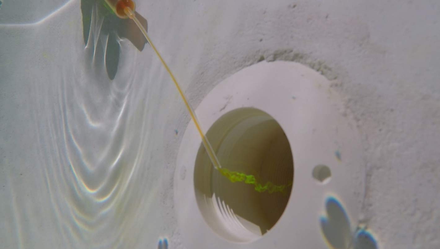 Leakmaster close-up of 6-inch needle tip, enables precise dye placement for accuracy