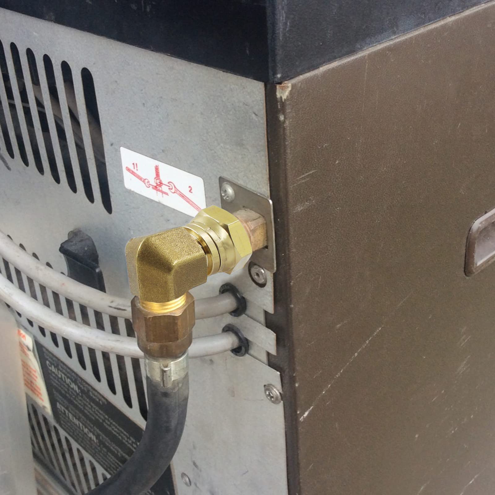 MENSI elbow installed on a grill hose illustrating space-saving connection