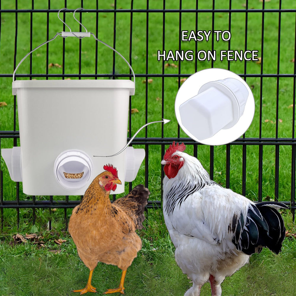 mozoba bucket lid and seal texture illustrating dry feed protection