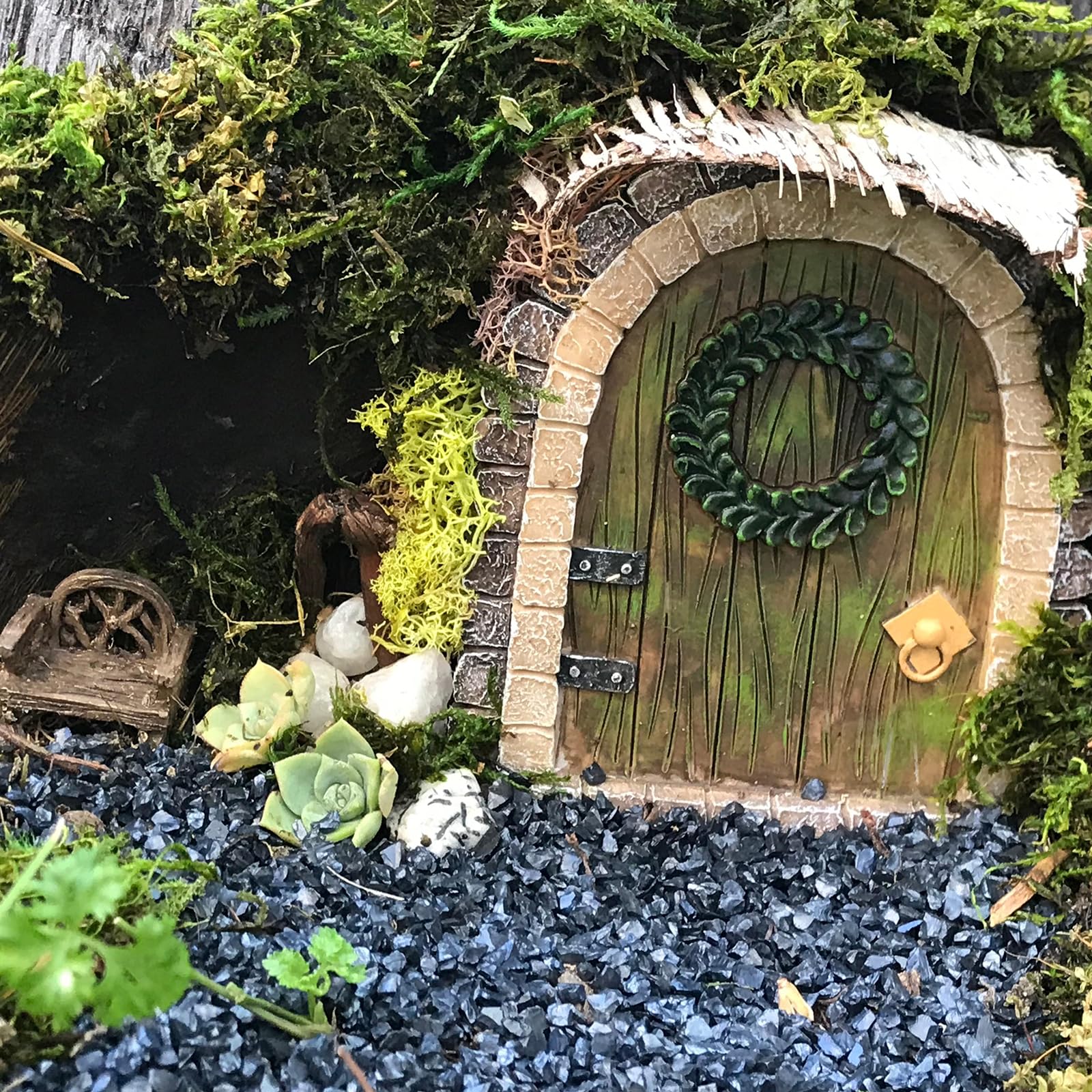 MUAMAX in styled garden scene enhancing small-scale landscaping