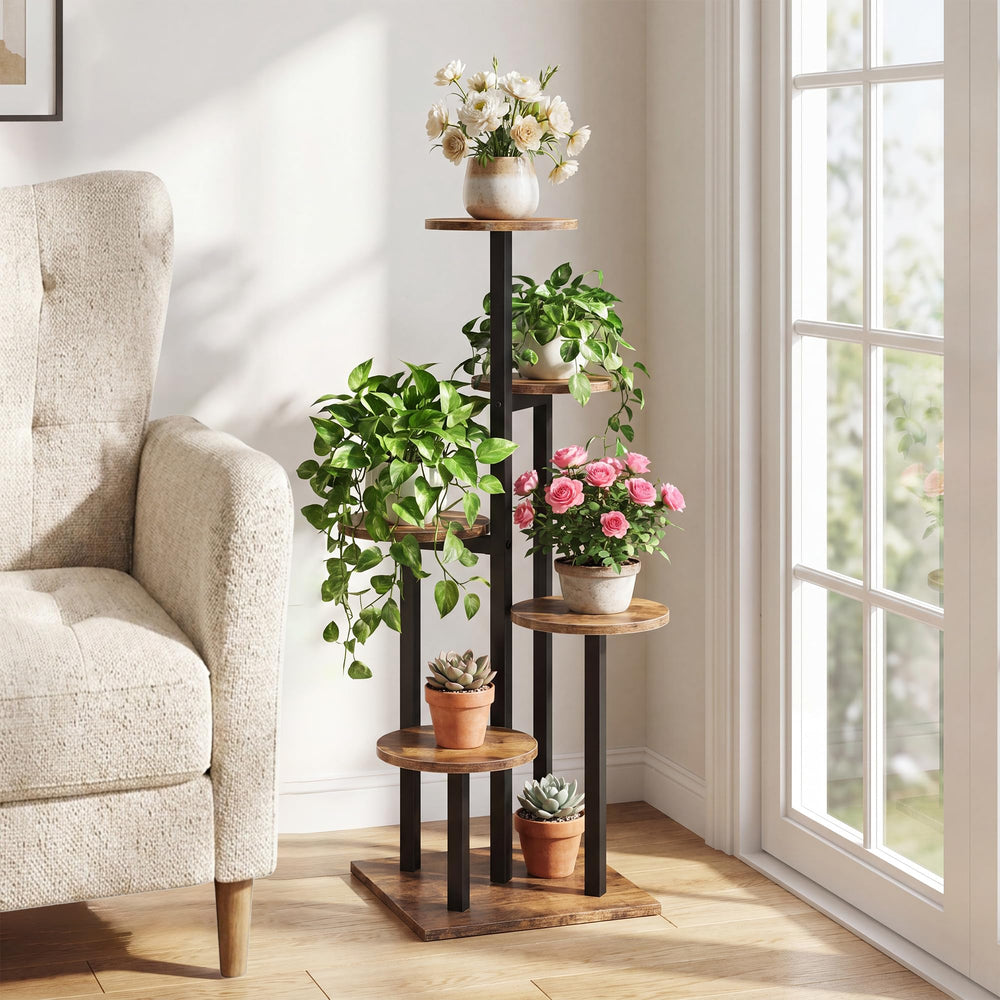 Mugovelo stand with mixed pots and trailing plants illustrating decorative use