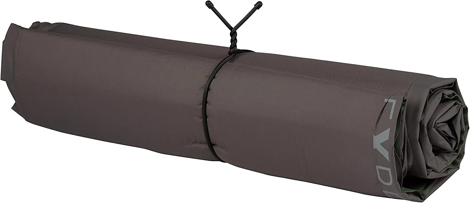 Nite Ize bent wire core demonstration showing shape retention benefit