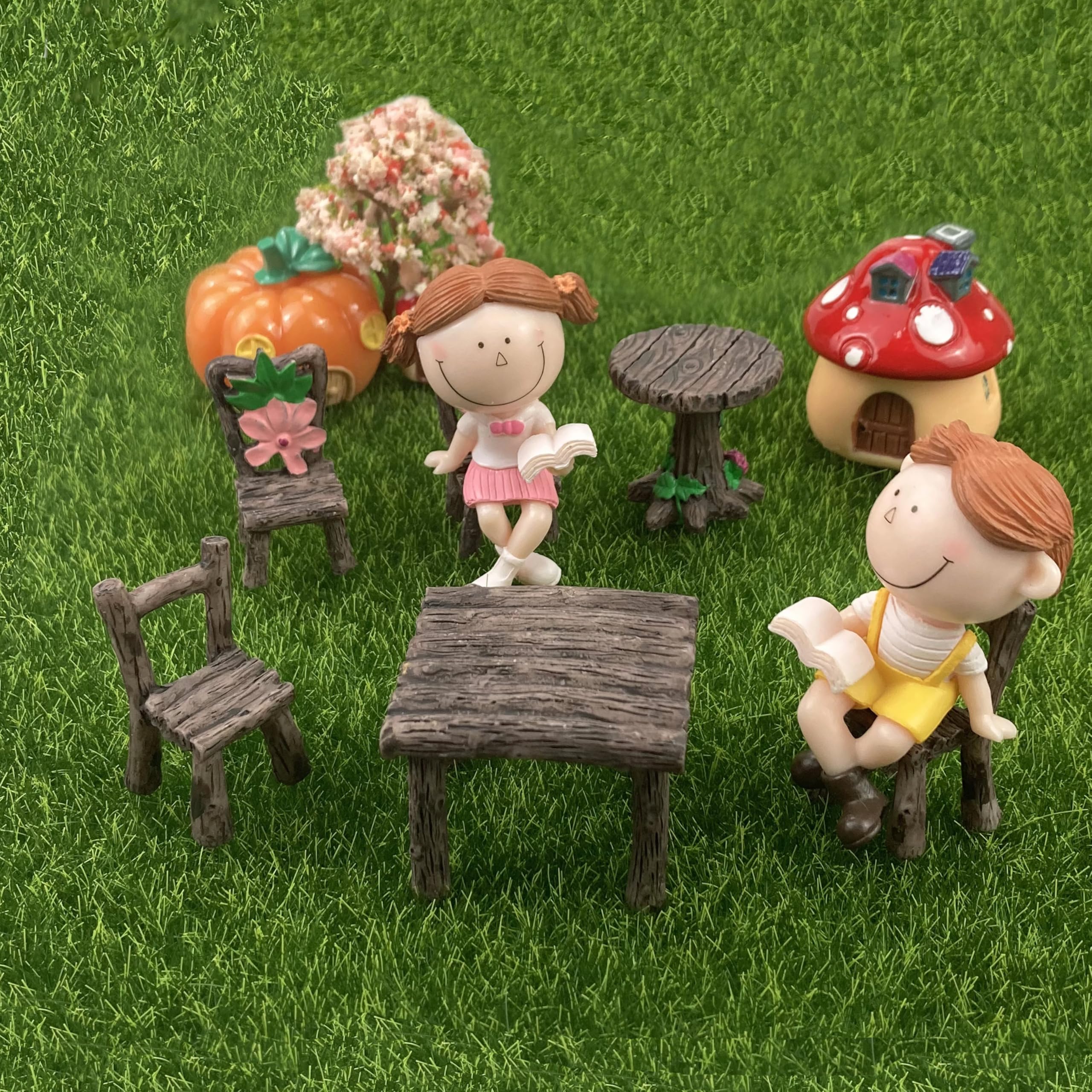 PIVNASY table and chair placed inside terrarium adding charm