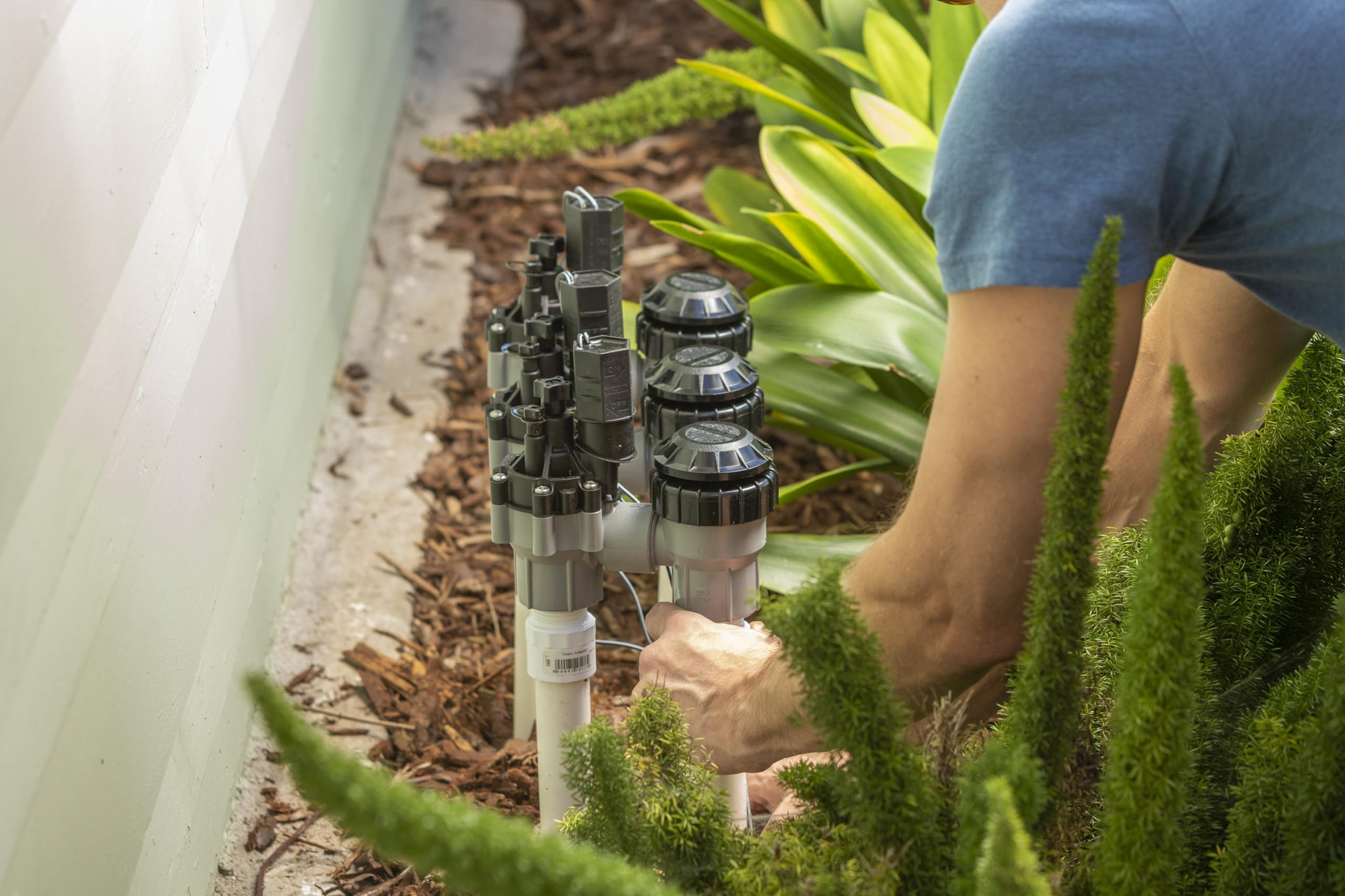 Rain Bird DASASVF100 internal reverse-flow diagram illustrating reduced diaphragm stress and water saving