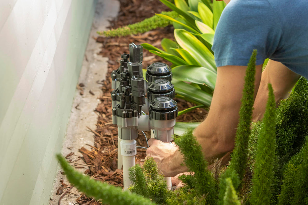 Rain Bird DASASVF100 internal reverse-flow diagram illustrating reduced diaphragm stress and water saving
