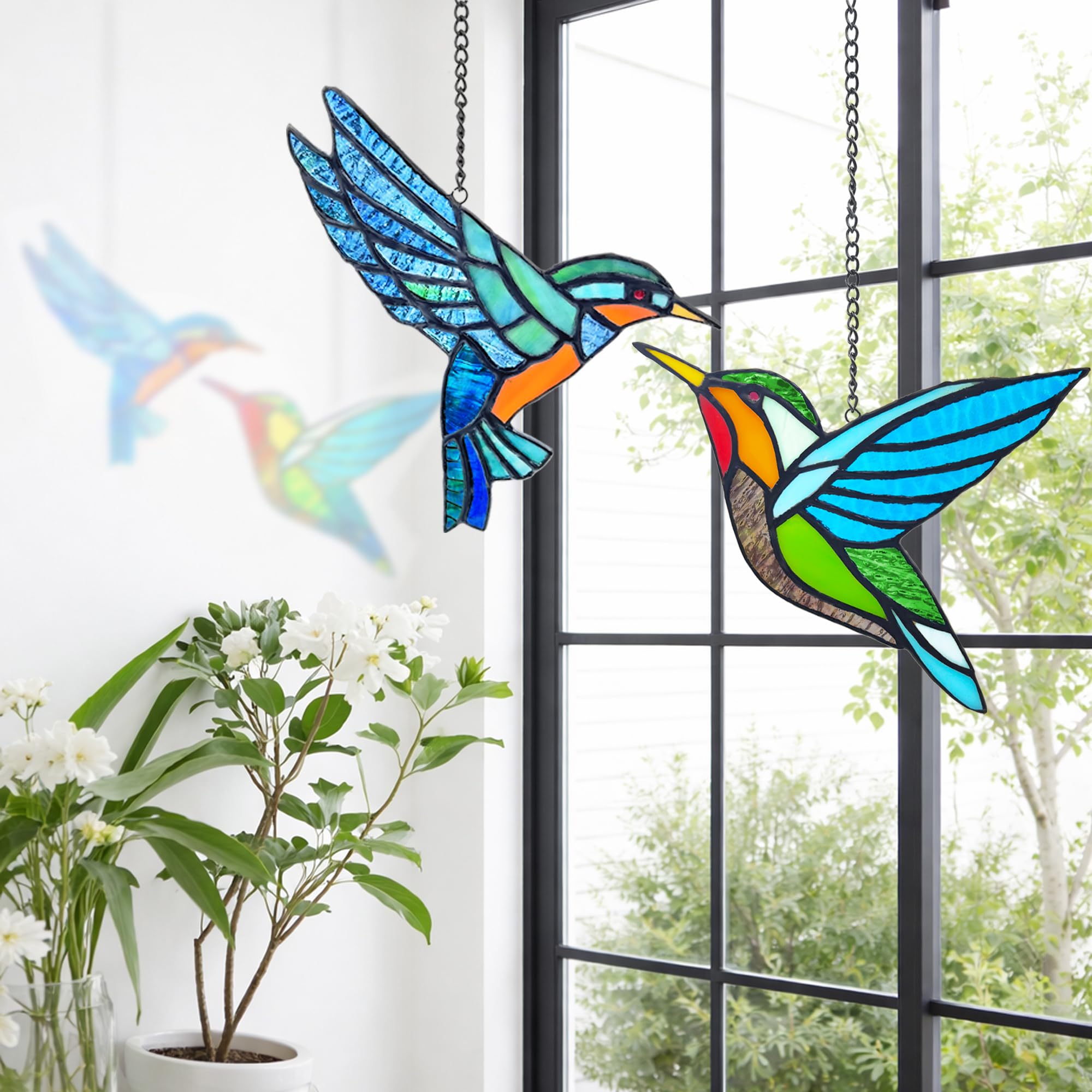 Royxen hummingbird glass close-up highlighting textured color and craftsmanship