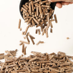 VERSAWOOD oak pellet close-up showing uniform texture and clean burn