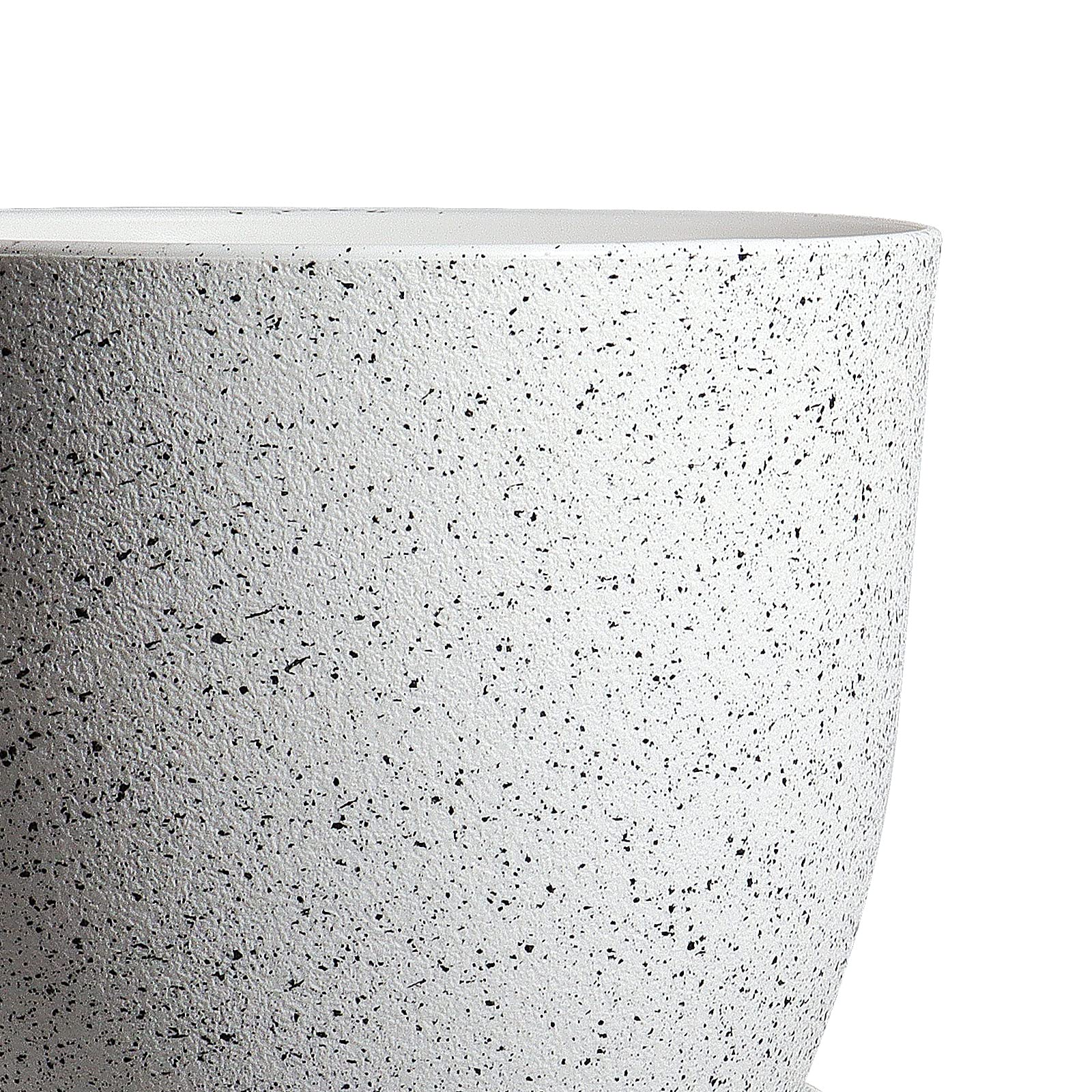 WOUSIWER 9-inch pot on shelf displaying mid-size plant and space-saving advantage