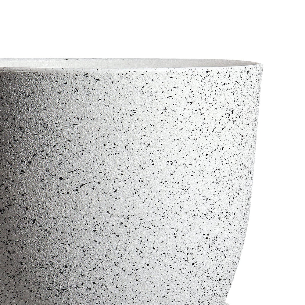 WOUSIWER 9-inch pot on shelf displaying mid-size plant and space-saving advantage