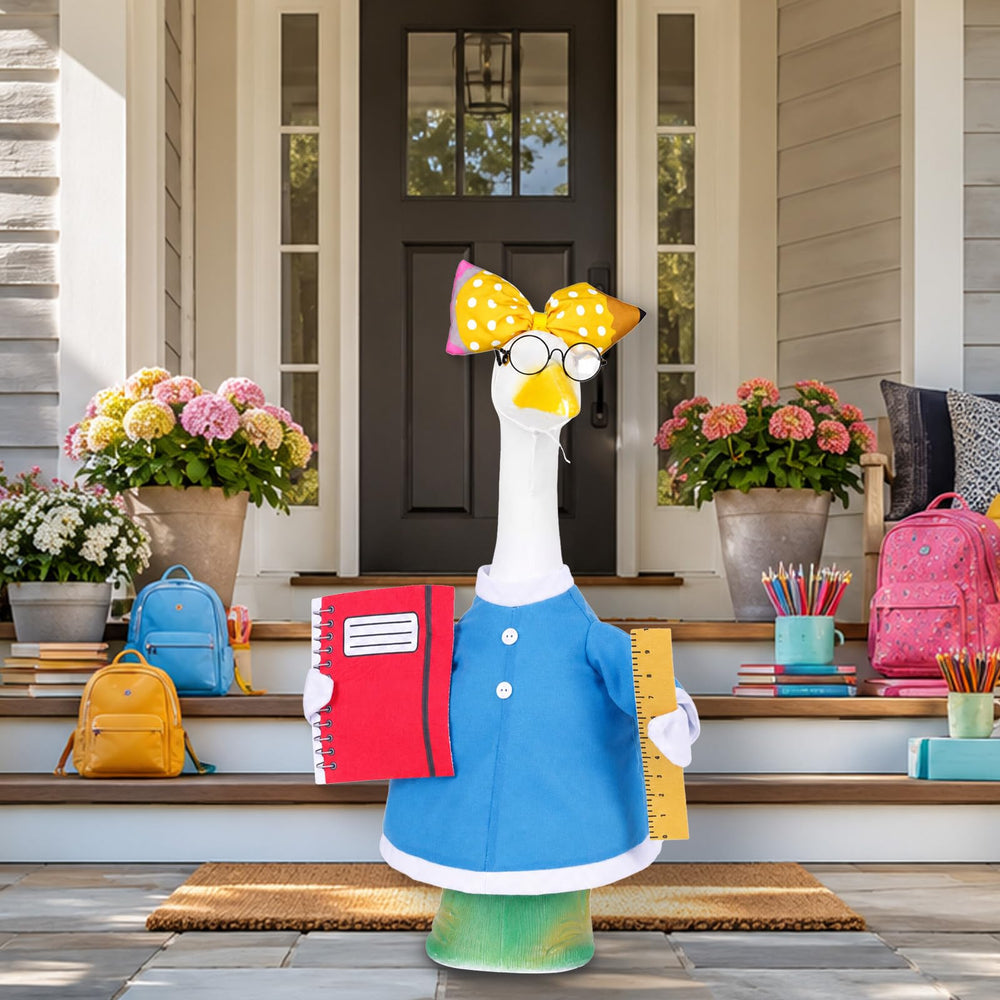 Xroyniu lawn display in back-to-school scene attracting attention
