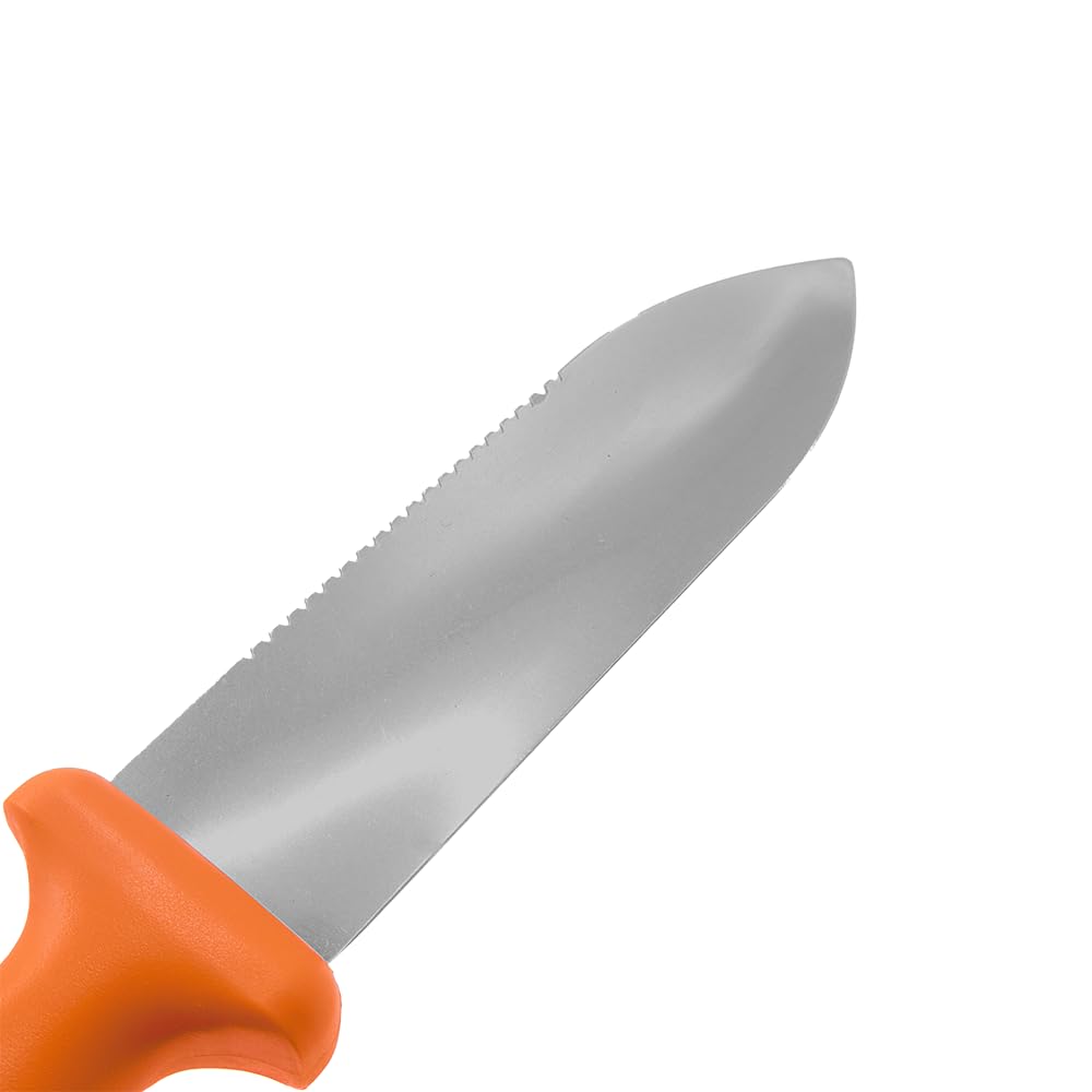 Close-up of Zenport K245 serrated and straight blade edges highlighting cutting versatility